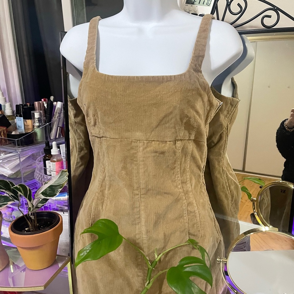 Begie Mini Dress - Picture 7 of 9